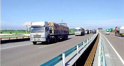 新疆國(guó)際道路運(yùn)輸線路總數(shù)達(dá)111條，居全國(guó)之首，普通貨物道路運(yùn)輸蓬勃發(fā)展
