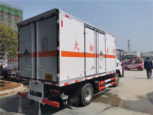 小型廢油漆桶運(yùn)輸車(chē)推薦 國(guó)六九類(lèi)雜項(xiàng)危險(xiǎn)品運(yùn)輸車(chē)實(shí)用指南